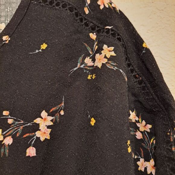 BUFFALO David Bitton black floral front-knot cap sleeve blouse top shirt size S - Picture 3 of 9